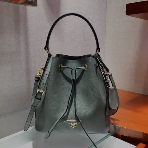 프라다  트라이앵글 로고 버킷백 1BZ032-4  MX