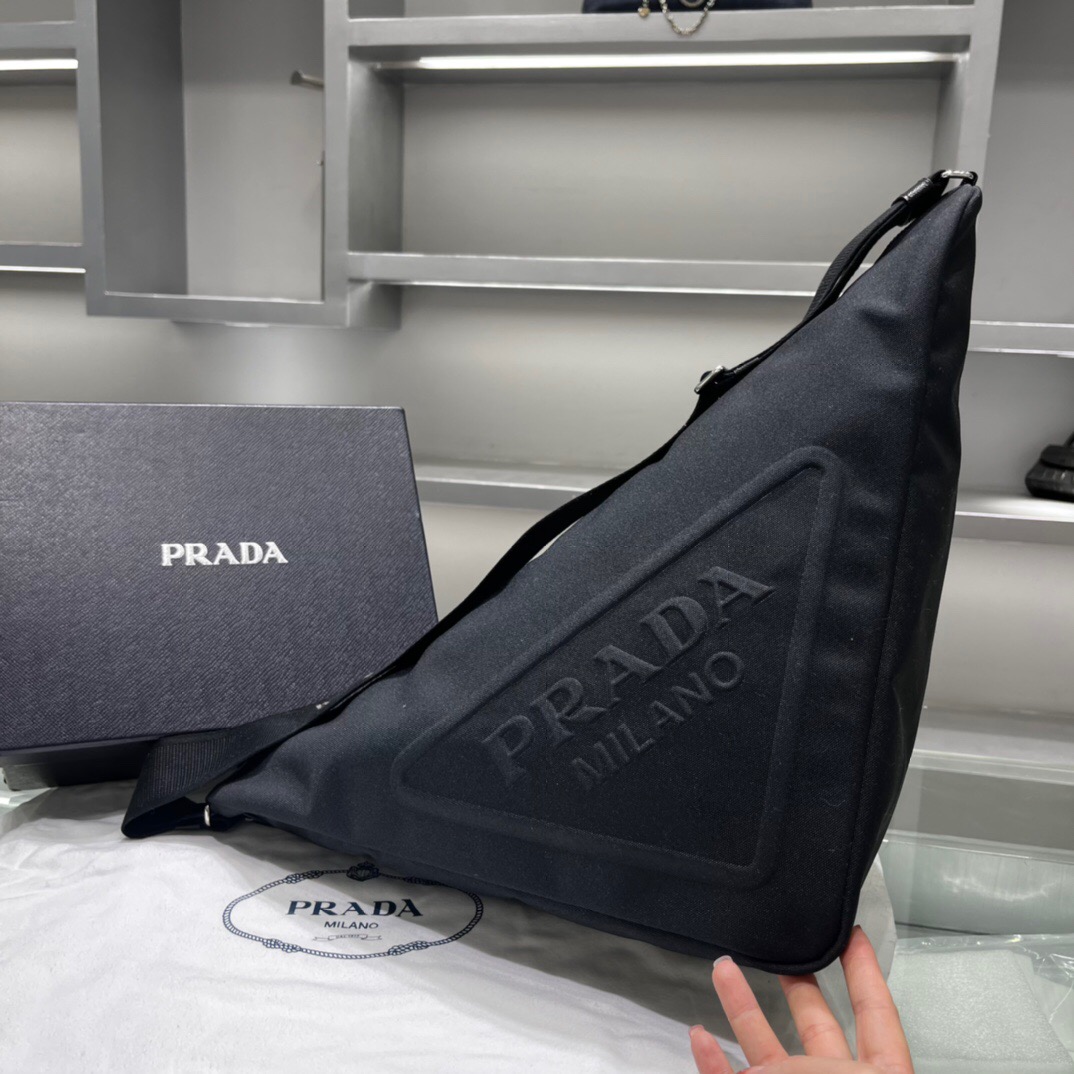 프라다 트라이앵글 삼각로고 남여공용 숄더백 2VY007 PD1-B