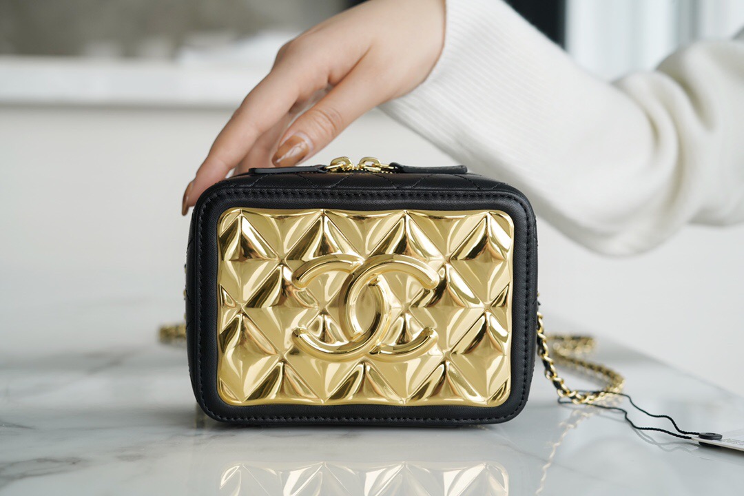 샤넬 골드메탈 코스메틱 숄더백 CN097 JD