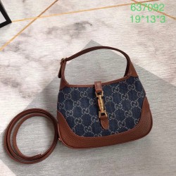 구찌 재키 1961 미니 호보백 637092 BG-GC