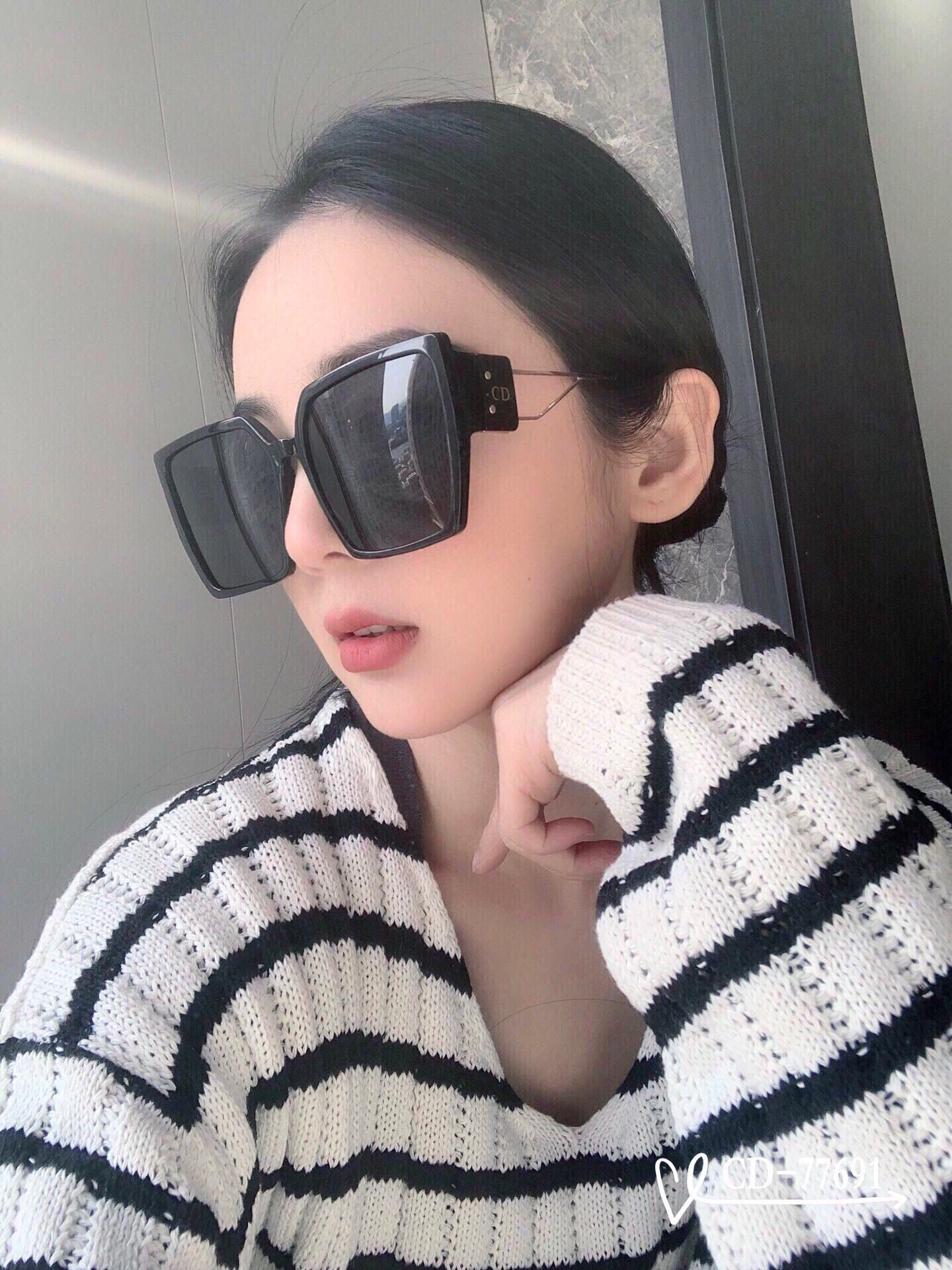 크리스챤 디올 2022 여성용 선글라스 CD004 SG1-A