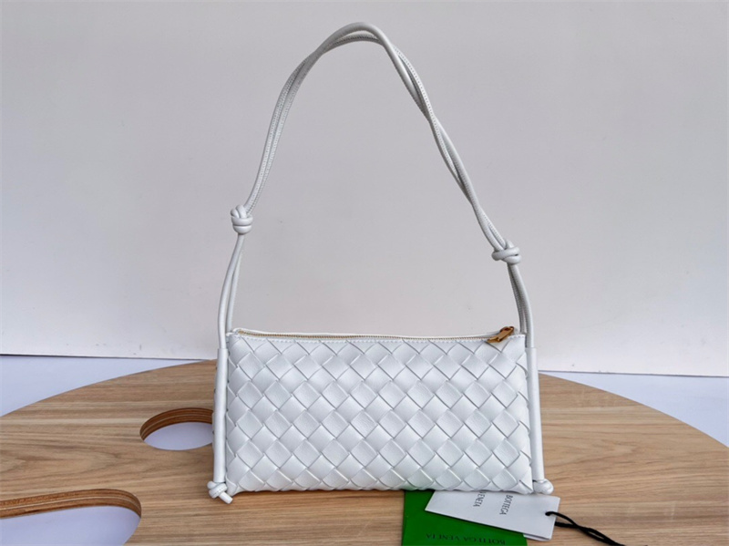 보테가베네타 인트레치오 스트랩 파우치 701025 BV