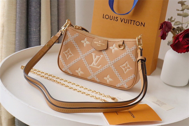 루이비통 이지파우치 온 스트랩 숄더백 M81137 XL