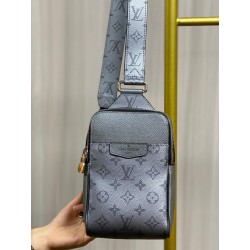 루이비통 아웃도어 슬링백 M30833 XL