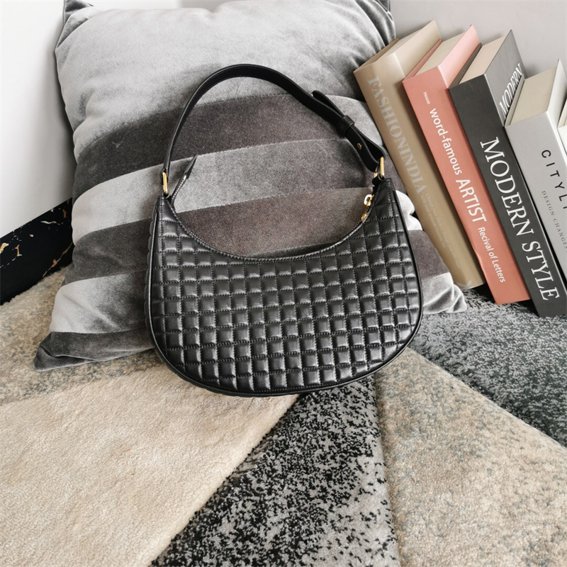 셀린느 퀄팅 램스킨 아바 핸드백 193958 BV