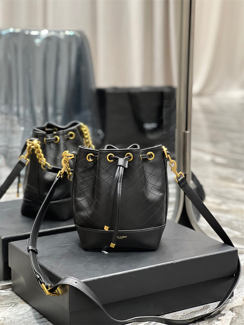 생로랑 엠마뉴엘 퀼팅 버킷백 697640 ZP