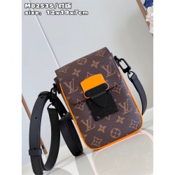 루이비통  S LOCK 버티컬 웨어러블 지갑 M82535  GZ