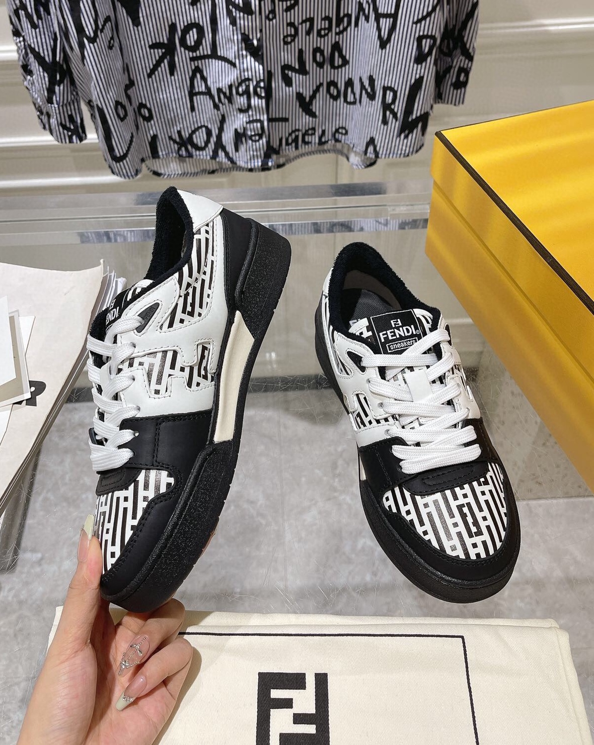 펜디 2024 여성용 스니커즈 WA3092 SH-D