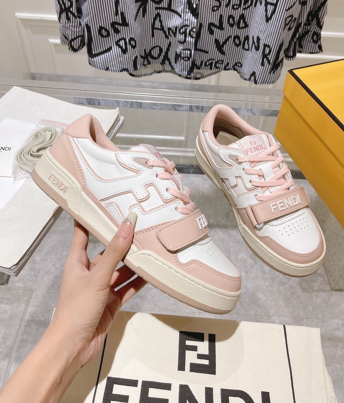 펜디 2024 여성용 스니커즈 WA3100 SH-D