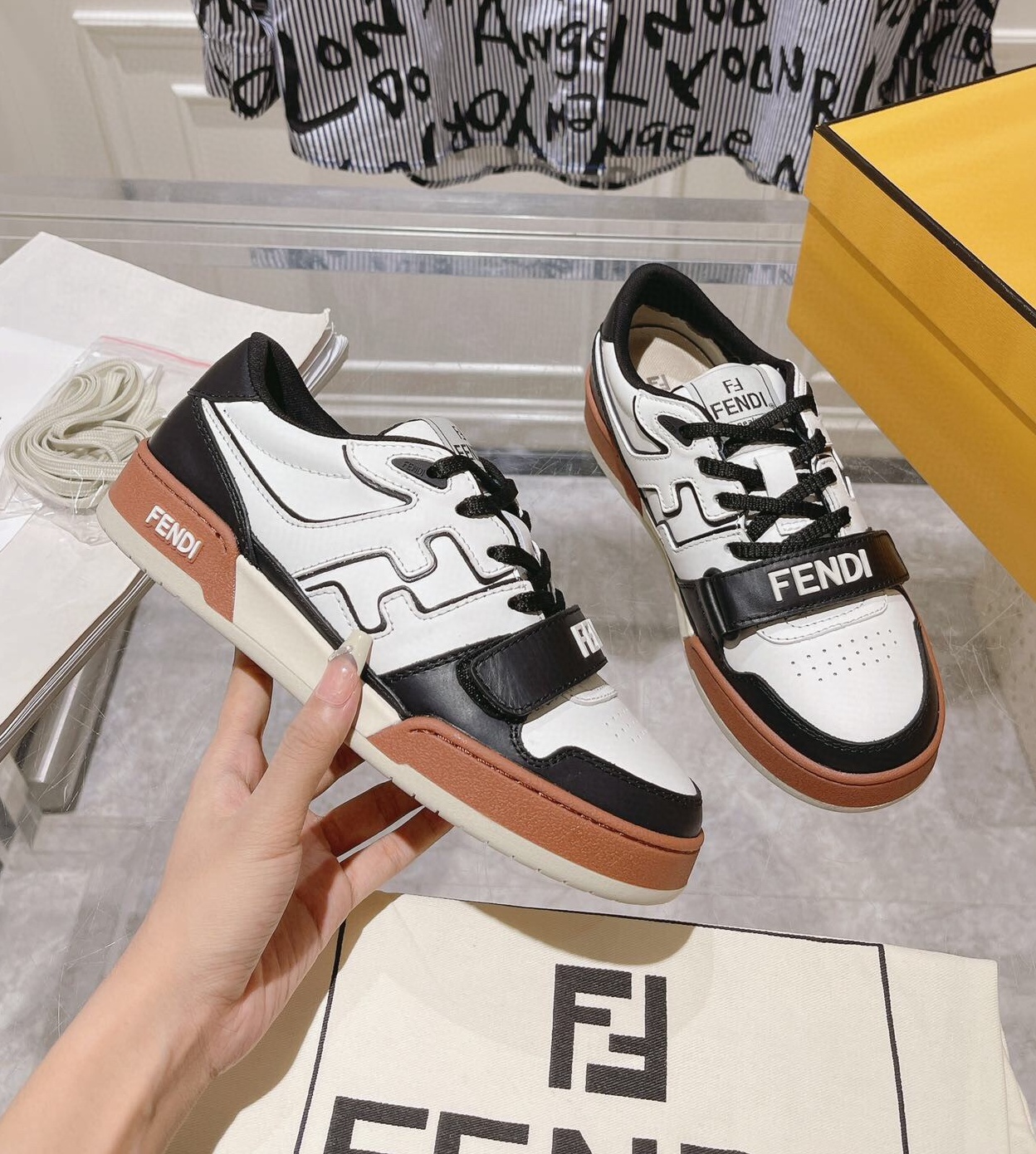 펜디 2024 여성용 스니커즈 WA3102 SH-D