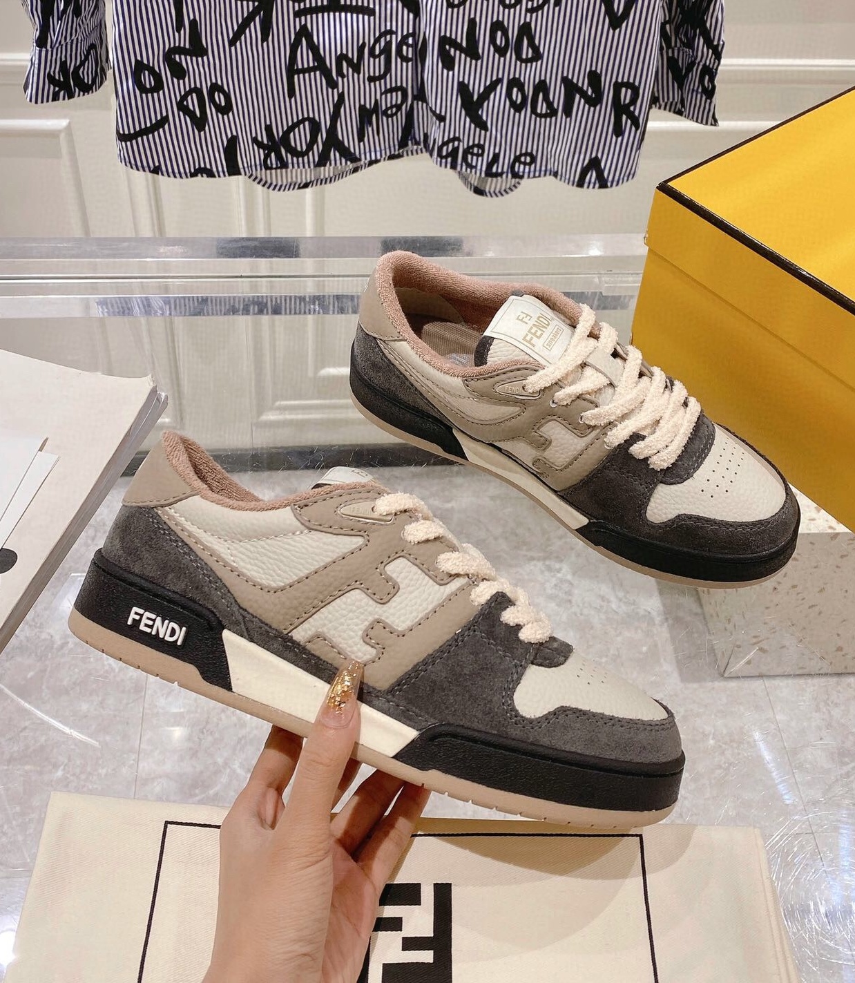 펜디 2024 여성용 스니커즈 WA3105 SH-D