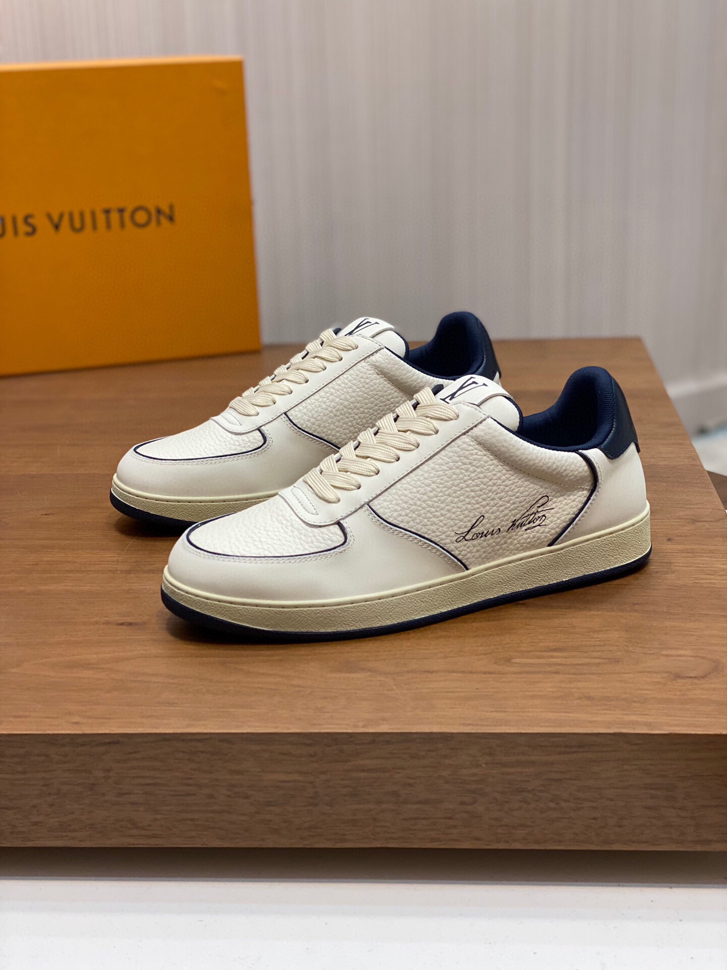 루이비통 2024 남성용 스니커즈 LV578 SH-E