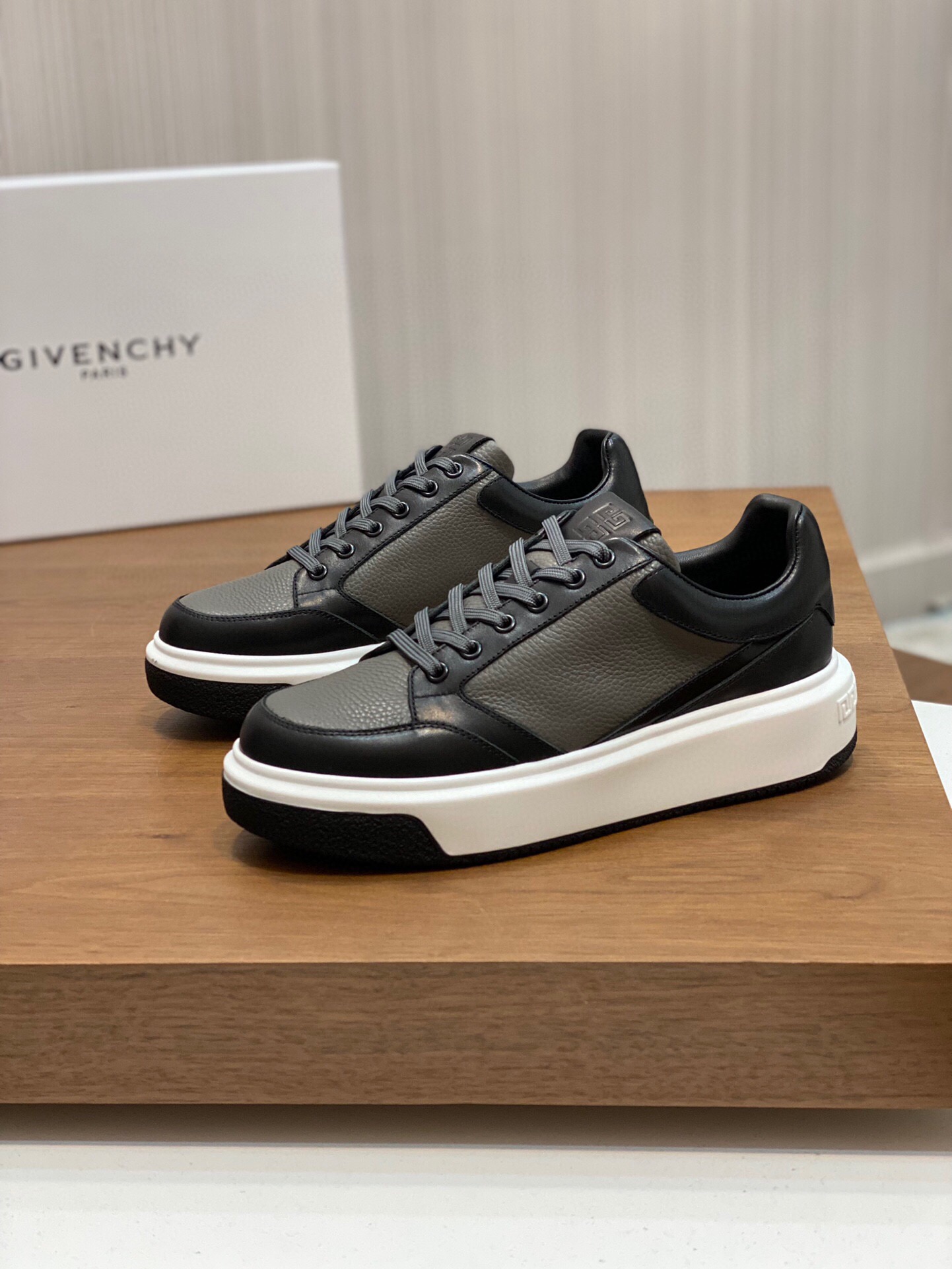 지방시 2024 남성용 스니커즈 GV055 SH-E