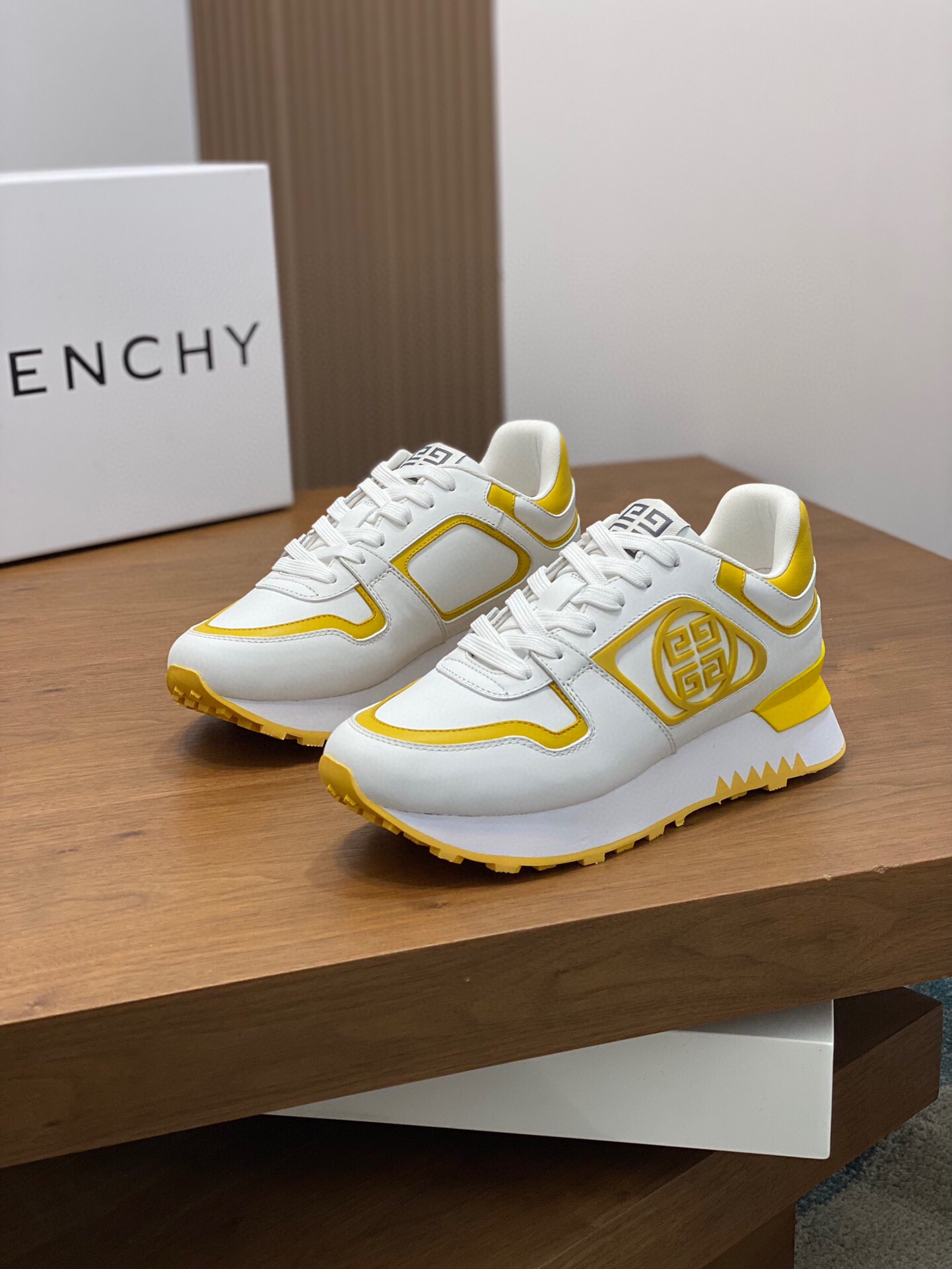 지방시 2024 남성용 스니커즈 GV056 SH-E