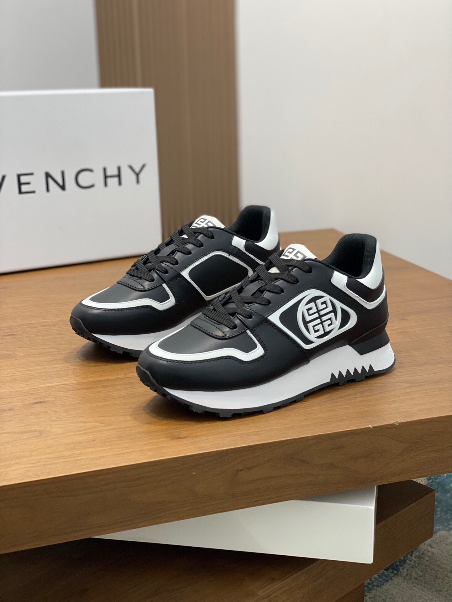 지방시 2024 남성용 스니커즈 GV058 SH-E