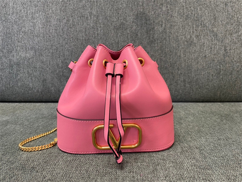 발렌티노 가라바니 V로고 시그니처 미니 버킷백 VT023 PD1-B