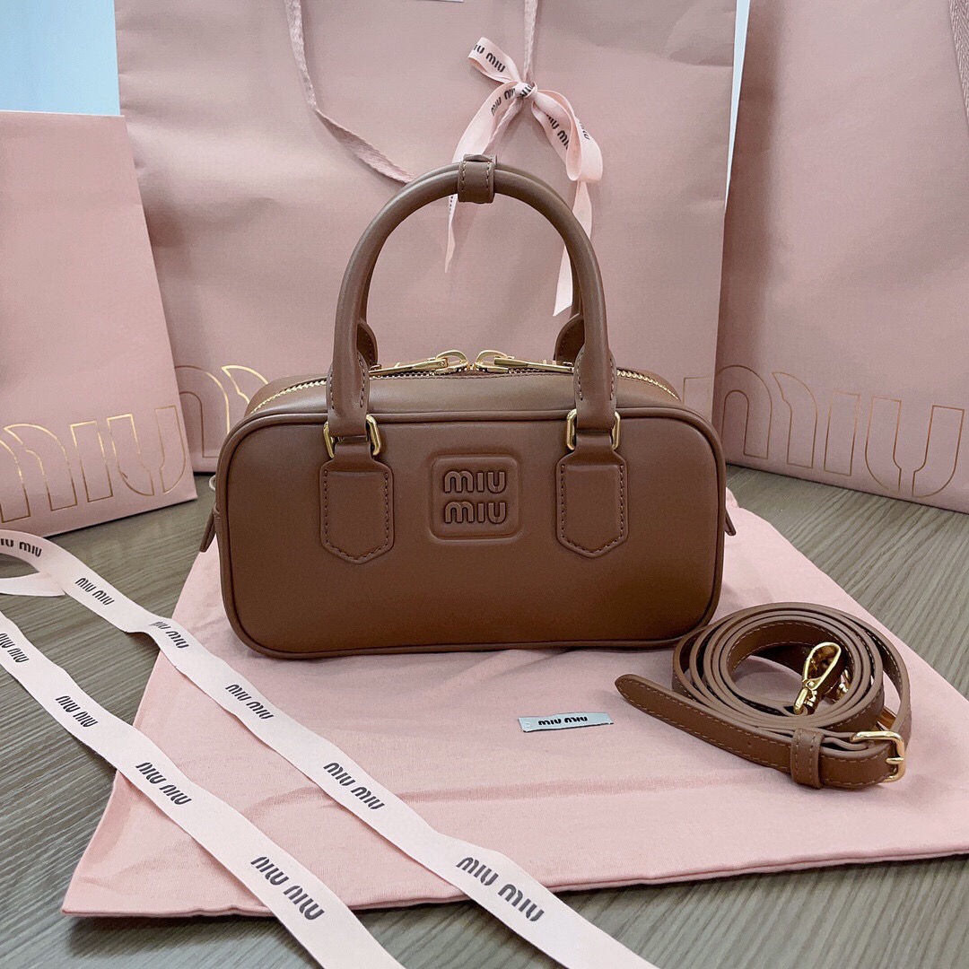 미우미우 아르카디  토트백 5BB142  PD1-B