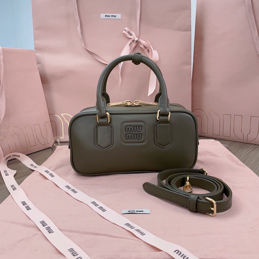 미우미우 아르카디  토트백 5BB142  PD1-B