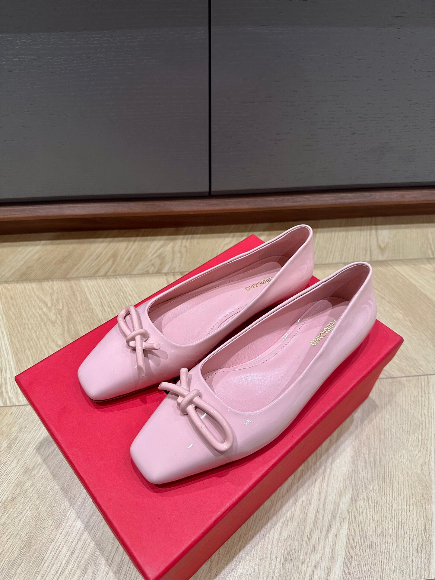 페레가모 2024 여성용 발레리나 슈즈WA3296 OS