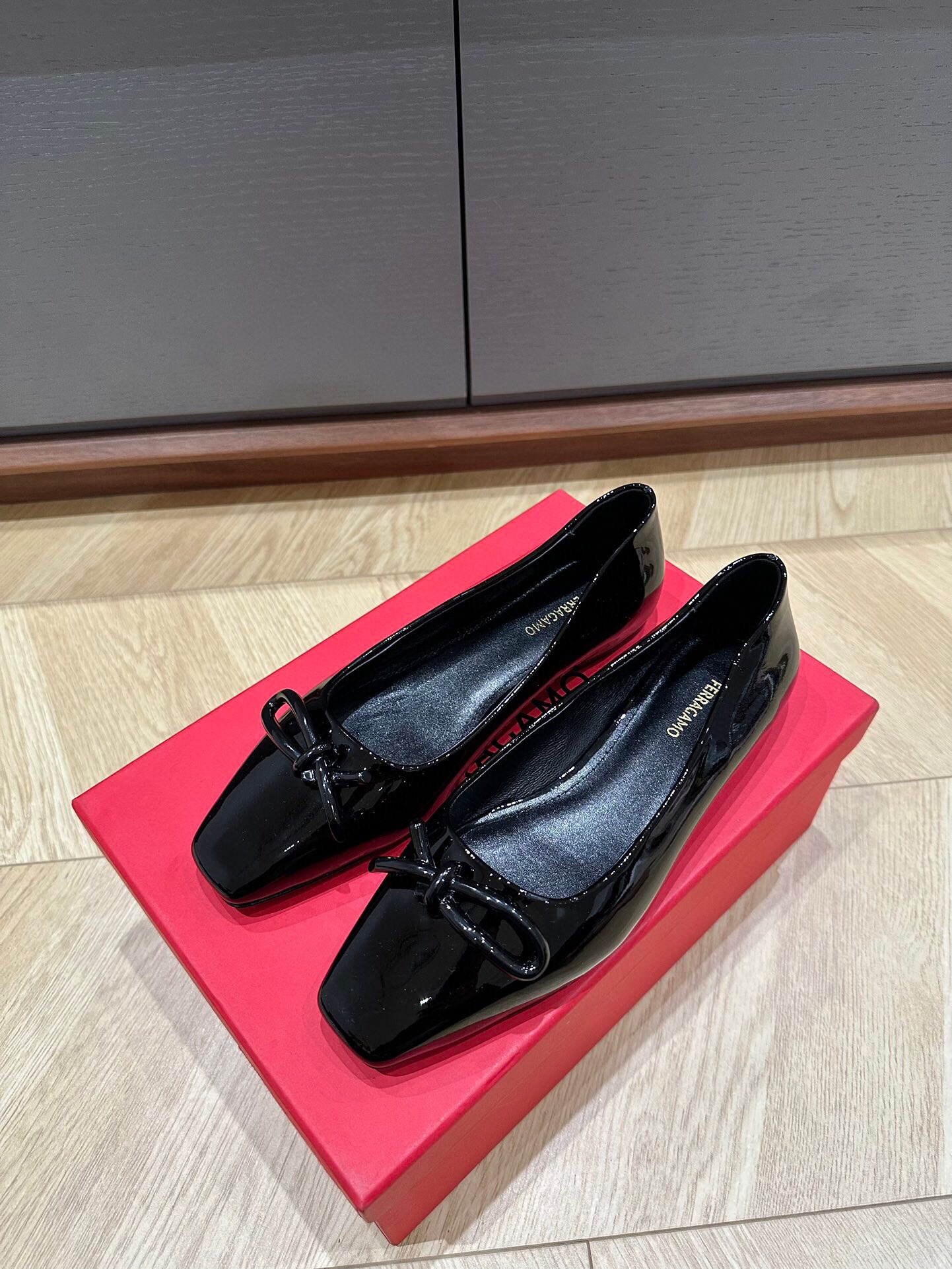 페레가모 2024 여성용 발레리나 슈즈WA3298 OS