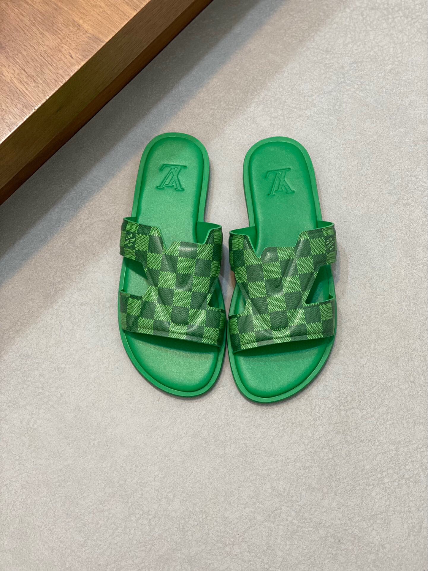 루이비통 2024 남성용 슬리퍼 LV602 SH-E