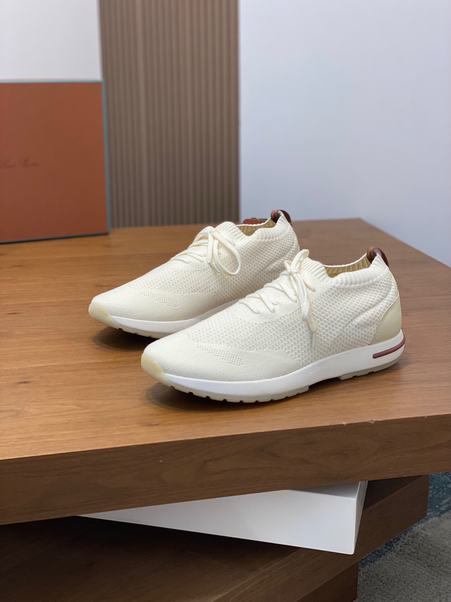 로로피아나 2024 남성용 스니커즈 LP015 SH-E