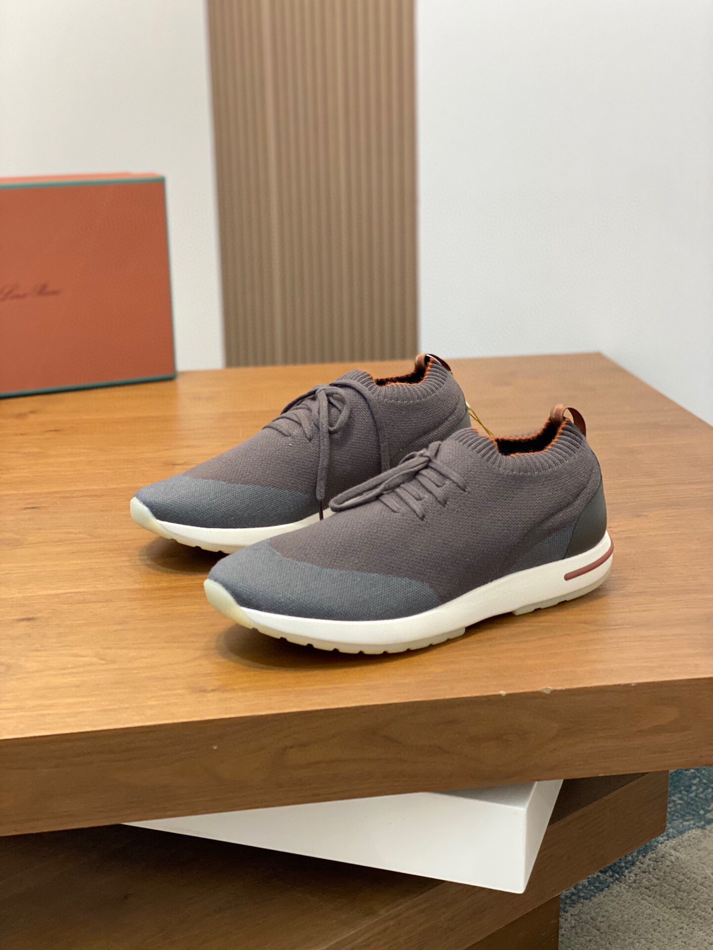 로로피아나 2024 남성용 스니커즈 LP036 SH-E