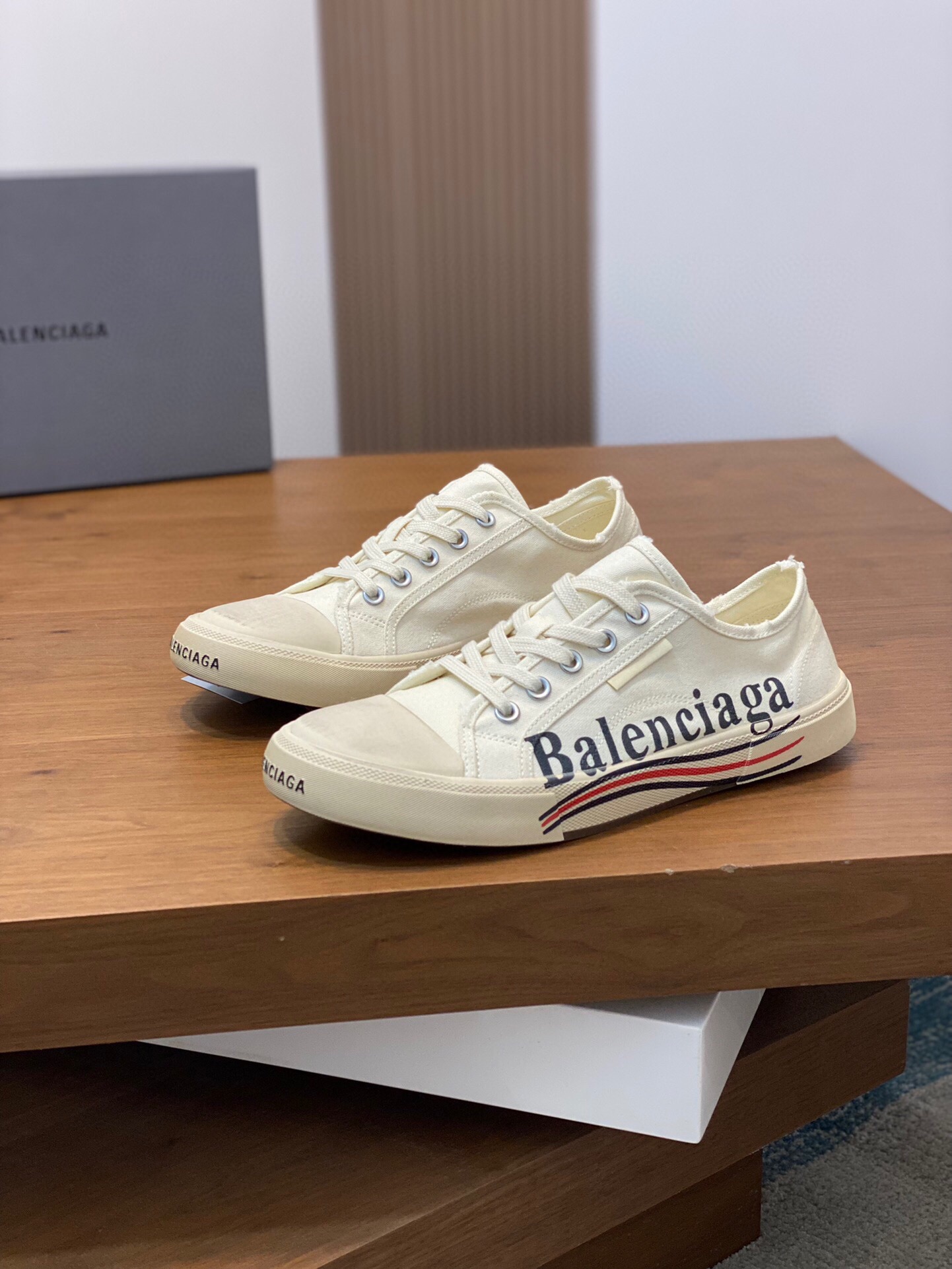 발렌시아가 2024 남성용 스니커즈 BL020 SH-E