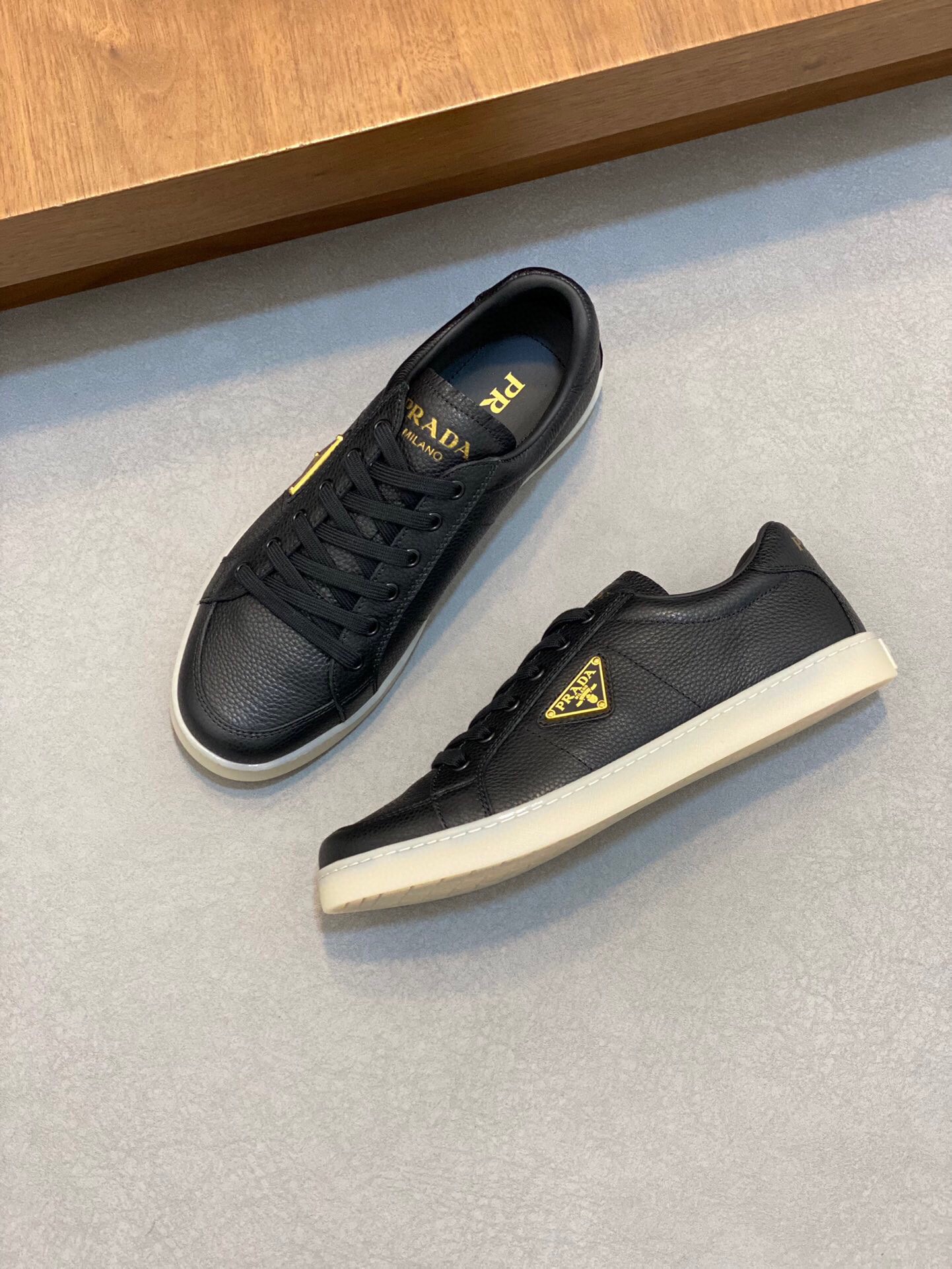 프라다 2024 남성용 스니커즈 PD474 SH-E