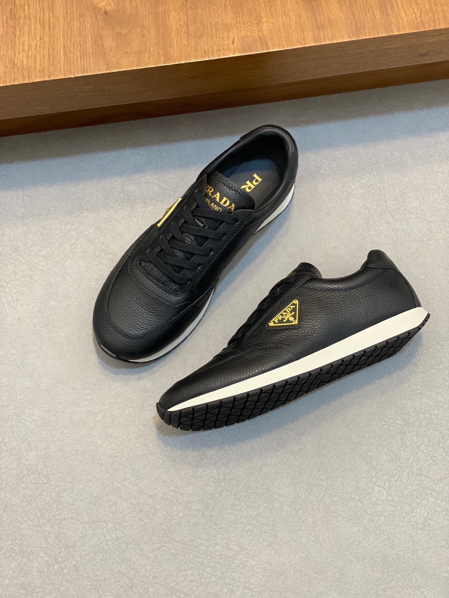 프라다 2024 남성용 스니커즈 PD483 SH-E