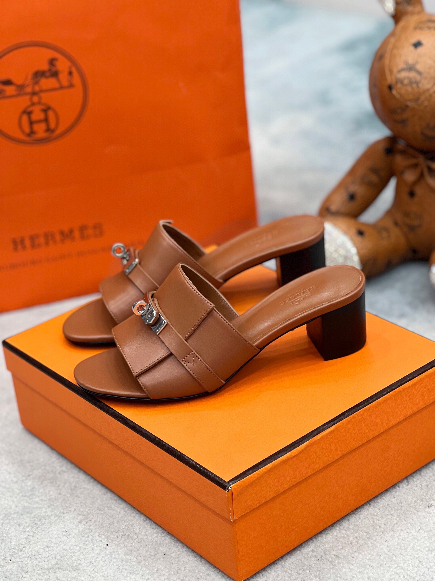 에르메스 2024 여성용  슬리퍼 WA3660 DN