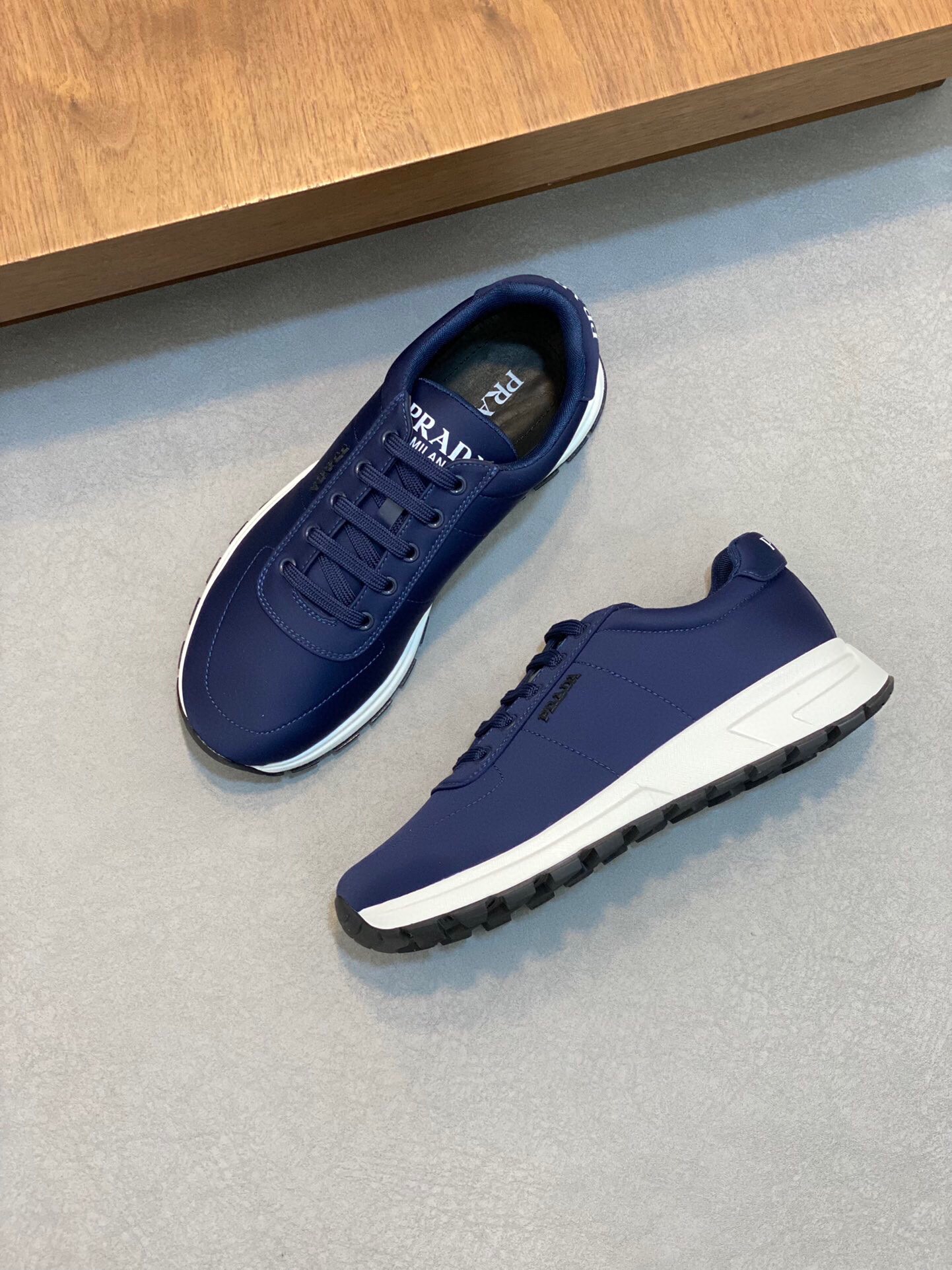 프라다 2024 남성용 스니커즈 PD487 SH-E