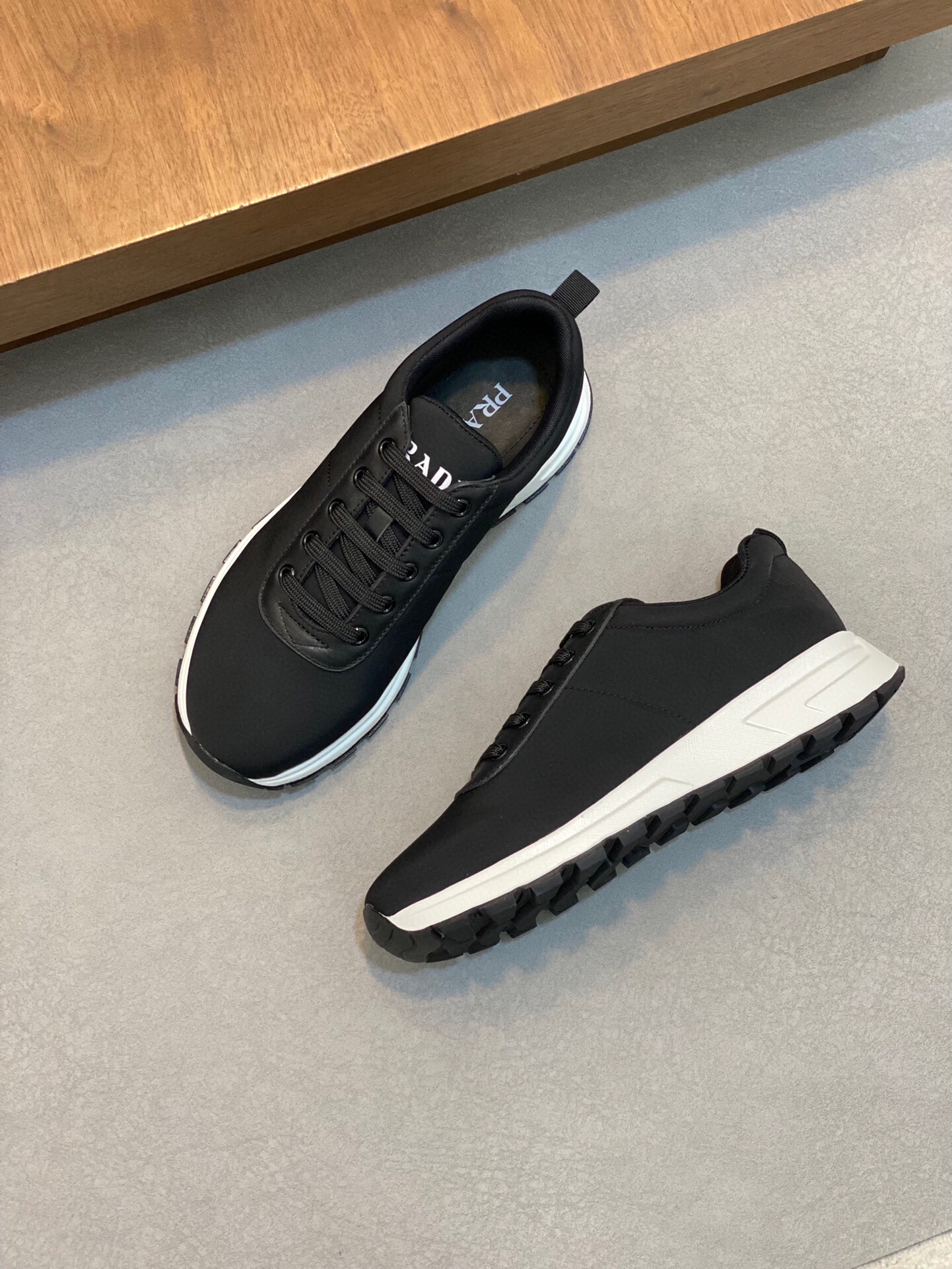 프라다 2024 남성용 스니커즈 PD489 SH-E