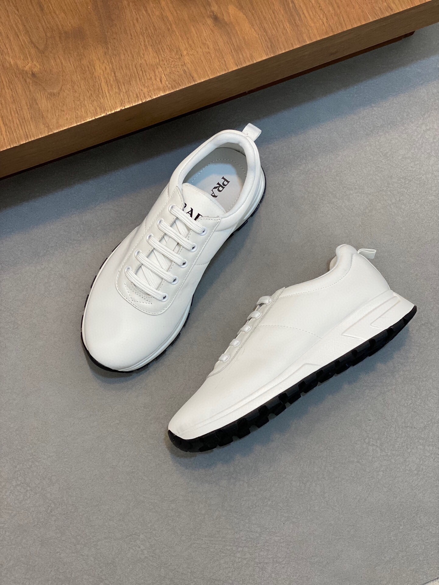 프라다 2024 남성용 스니커즈 PD491 SH-E