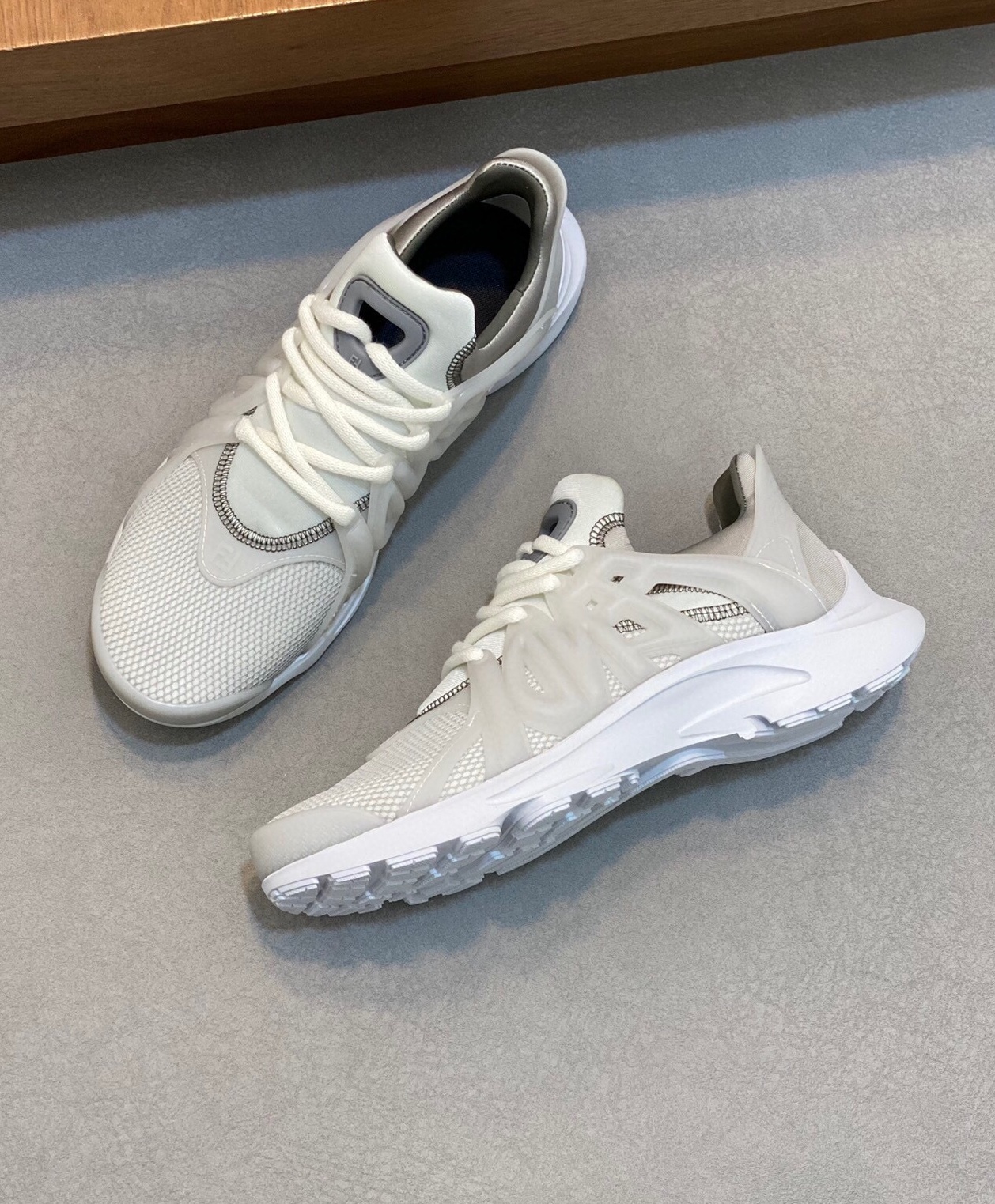 펜디 2024 남성용 스니커즈 FD110 SH-E