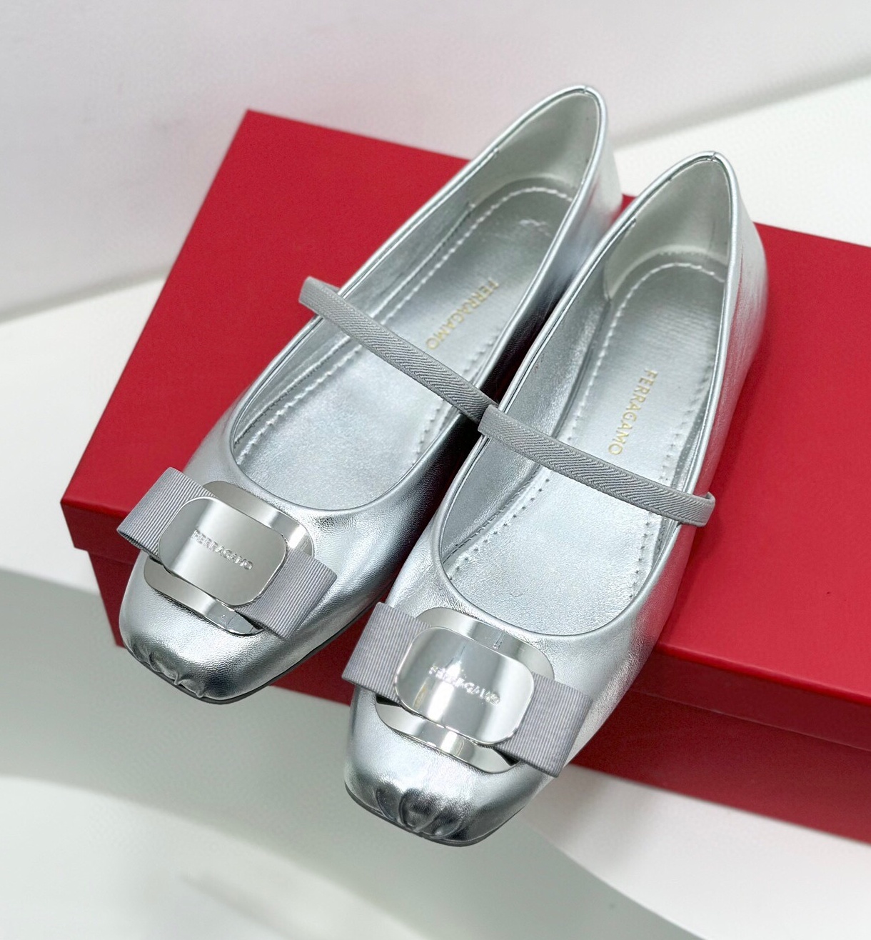 페레가모  2024 여성용 플랫 슈즈 WA4075 DN