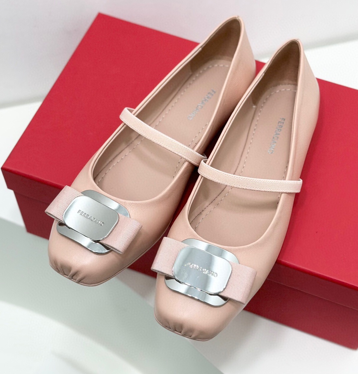 페레가모  2024 여성용 플랫 슈즈 WA4077 DN