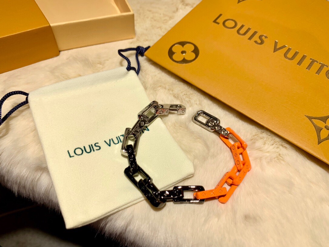 루이비통 24SS 로고 LV 모노그램 DAMIER  팔찌 SN932 AGG