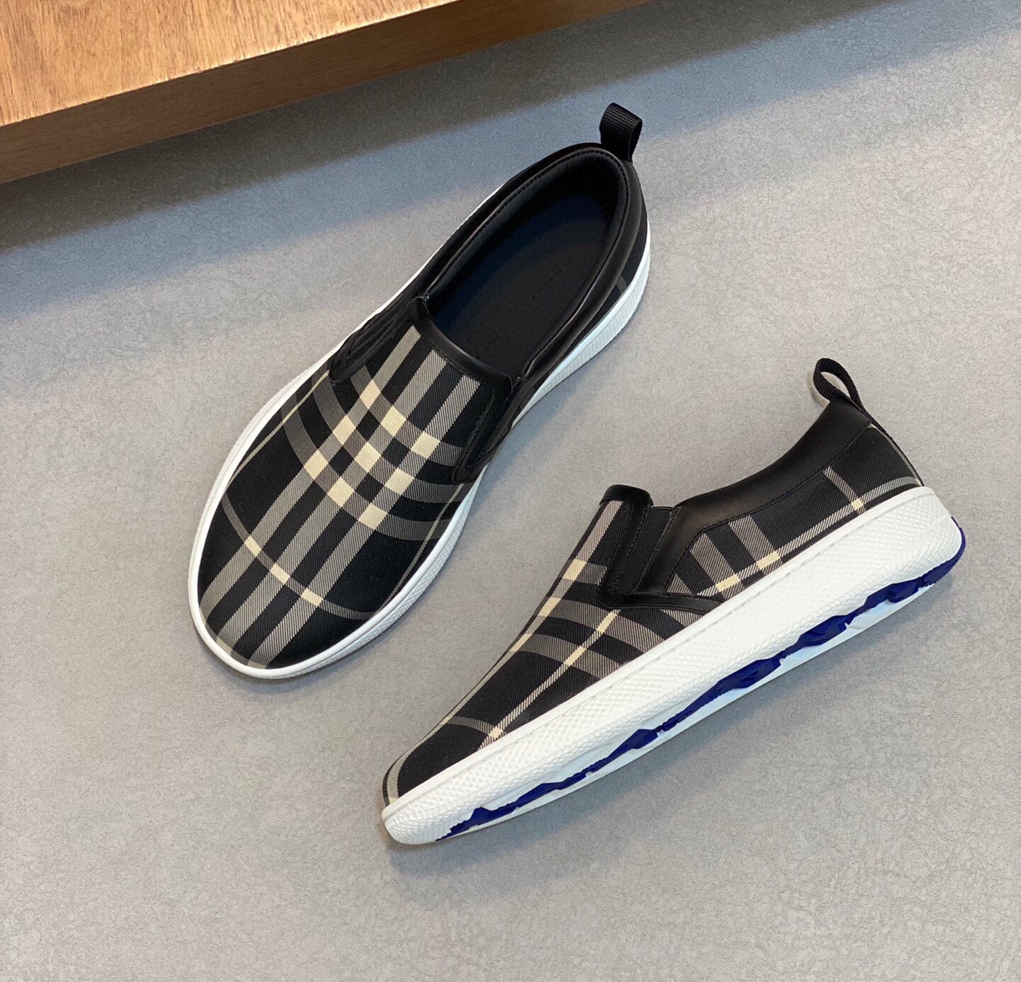 버버리 2024 남성용 슬립온 BU080 SH-E