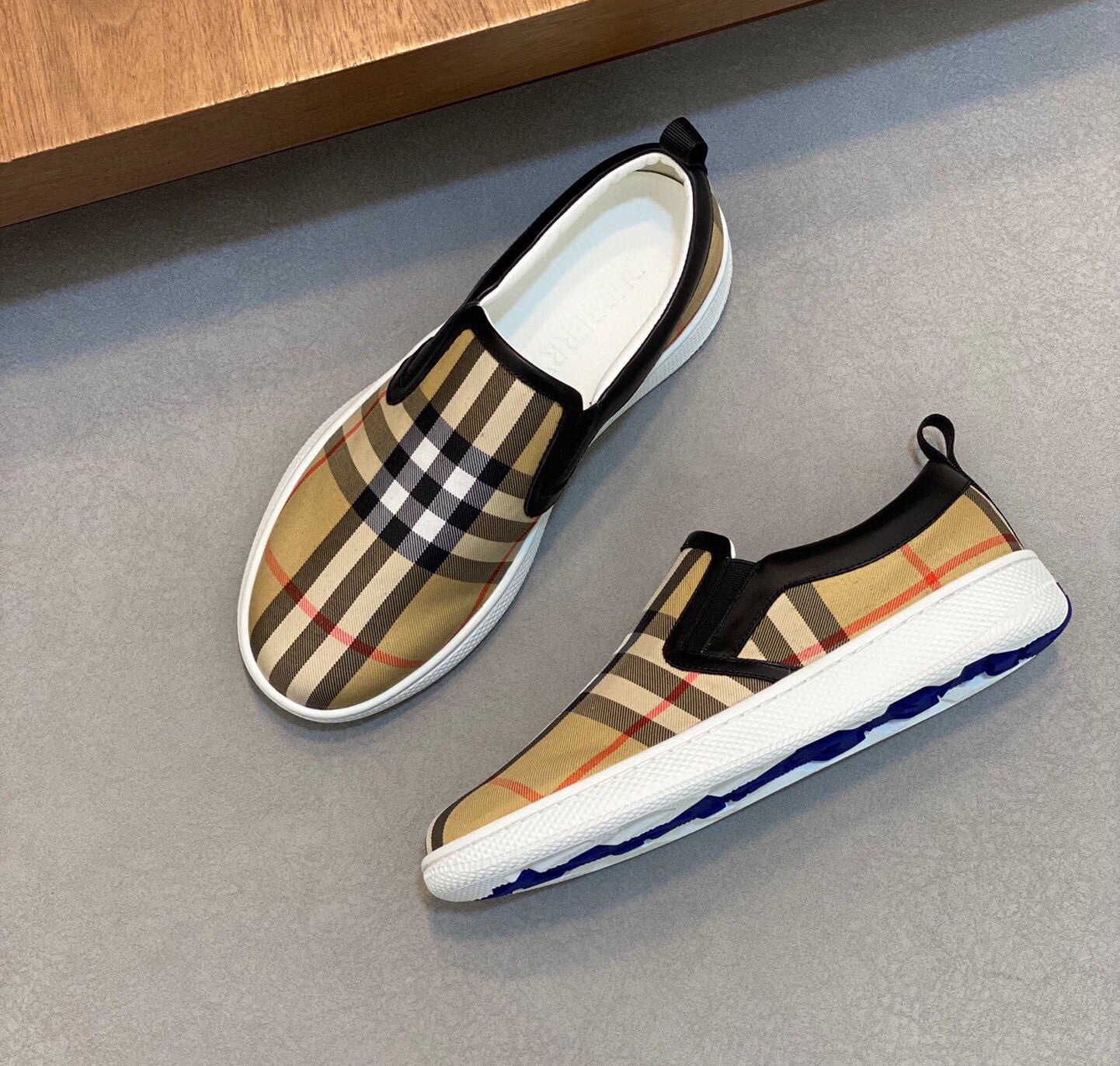 버버리 2024 남성용 슬립온 BU081 SH-E