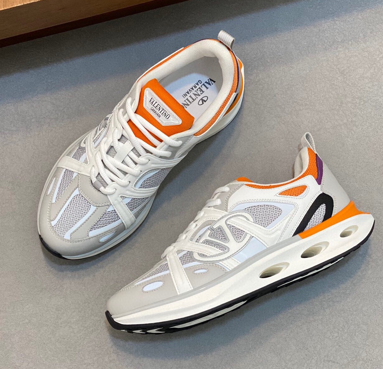발렌티노 2024 남성용 스니커즈 VT195 SH-E