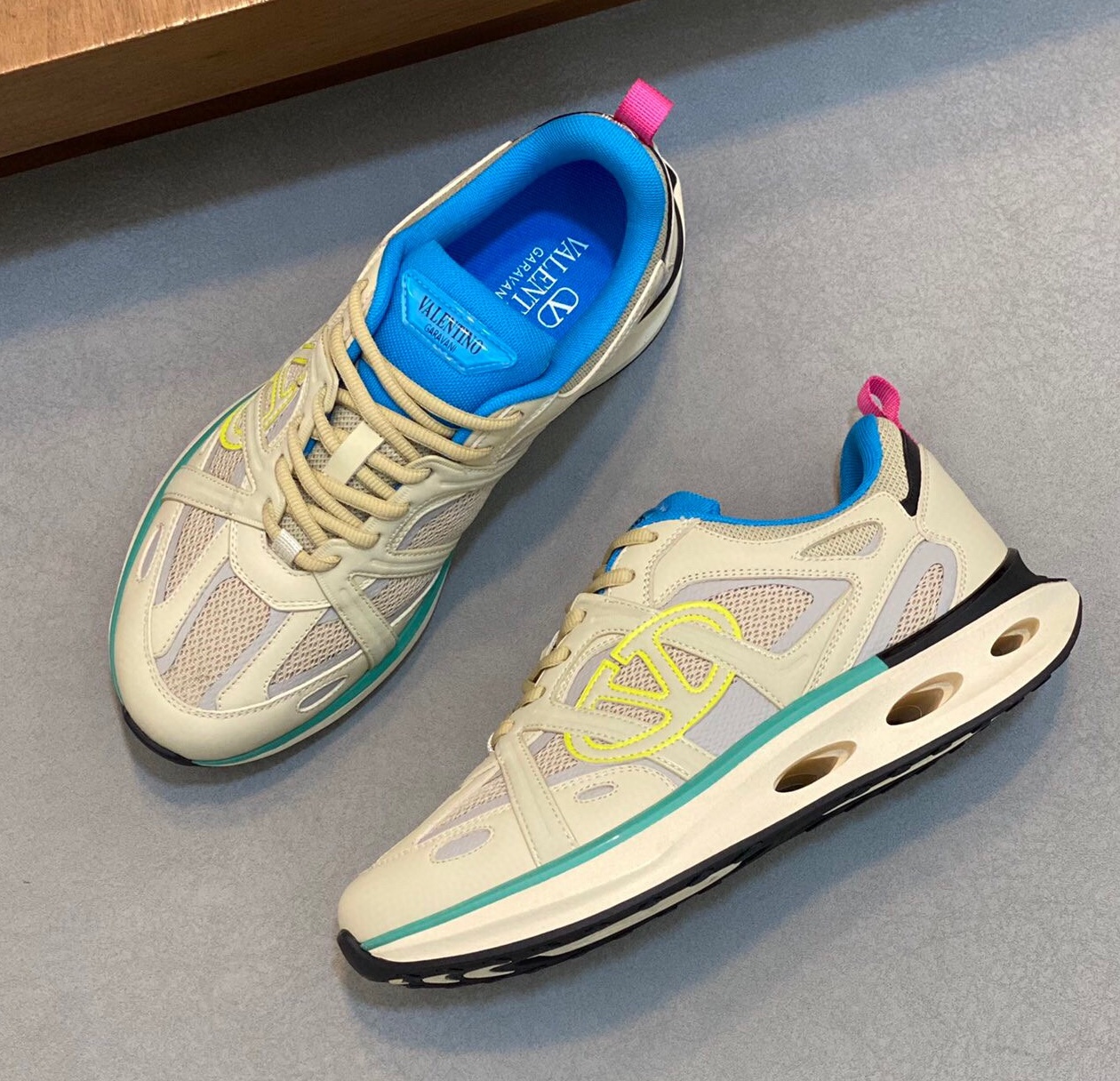발렌티노 2024 남성용 스니커즈 VT198 SH-E