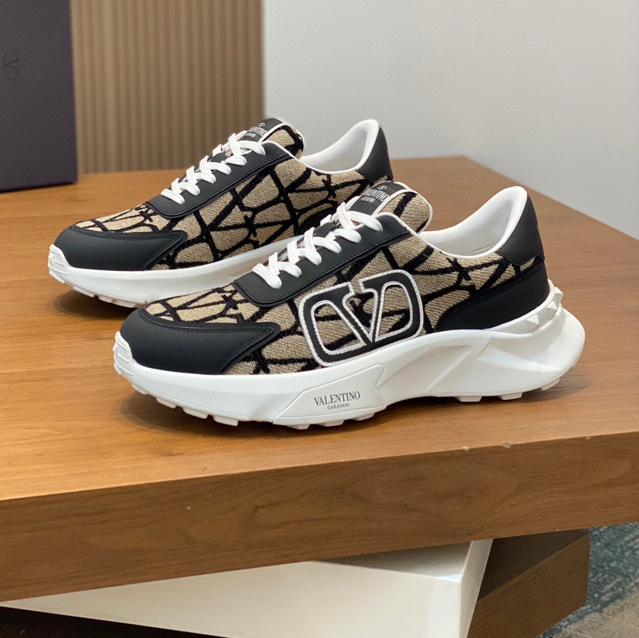 발렌티노 2024 남성용 스니커즈 VT210 SH-E