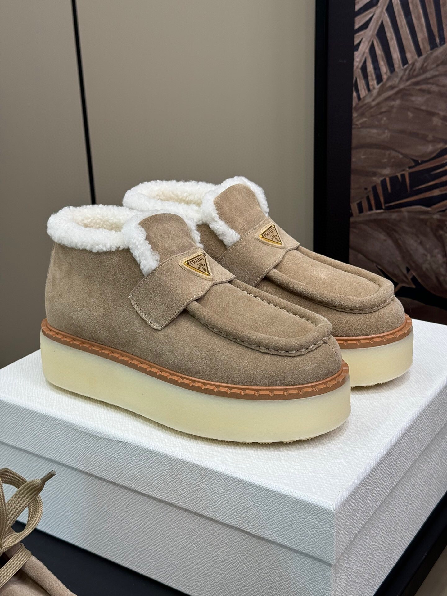 프라다 2024 여성용 스웨이드 로퍼 2개 디자인 WA4549 DN