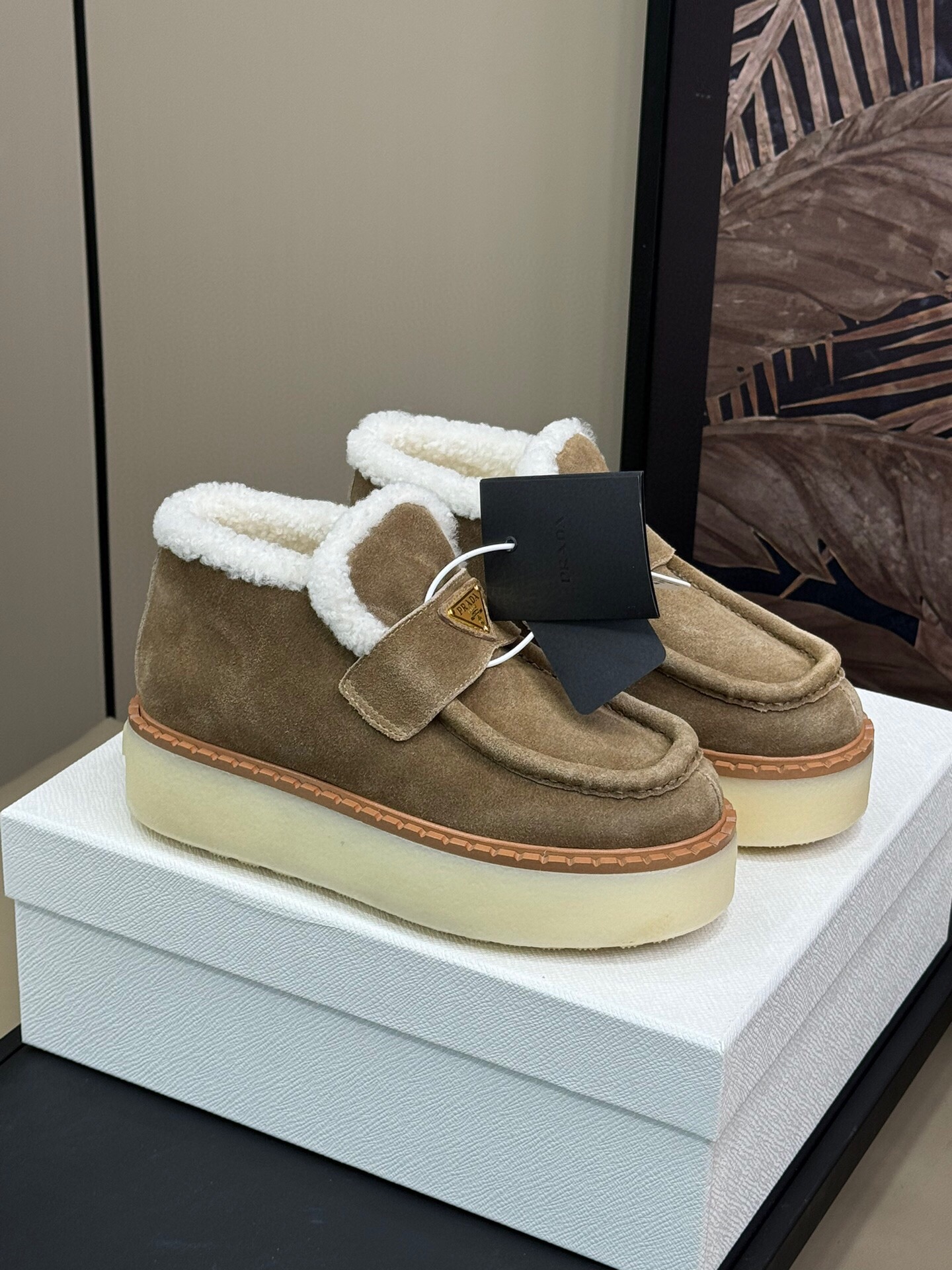 프라다 2024 여성용 스웨이드 로퍼 2개 디자인 WA4552 DN