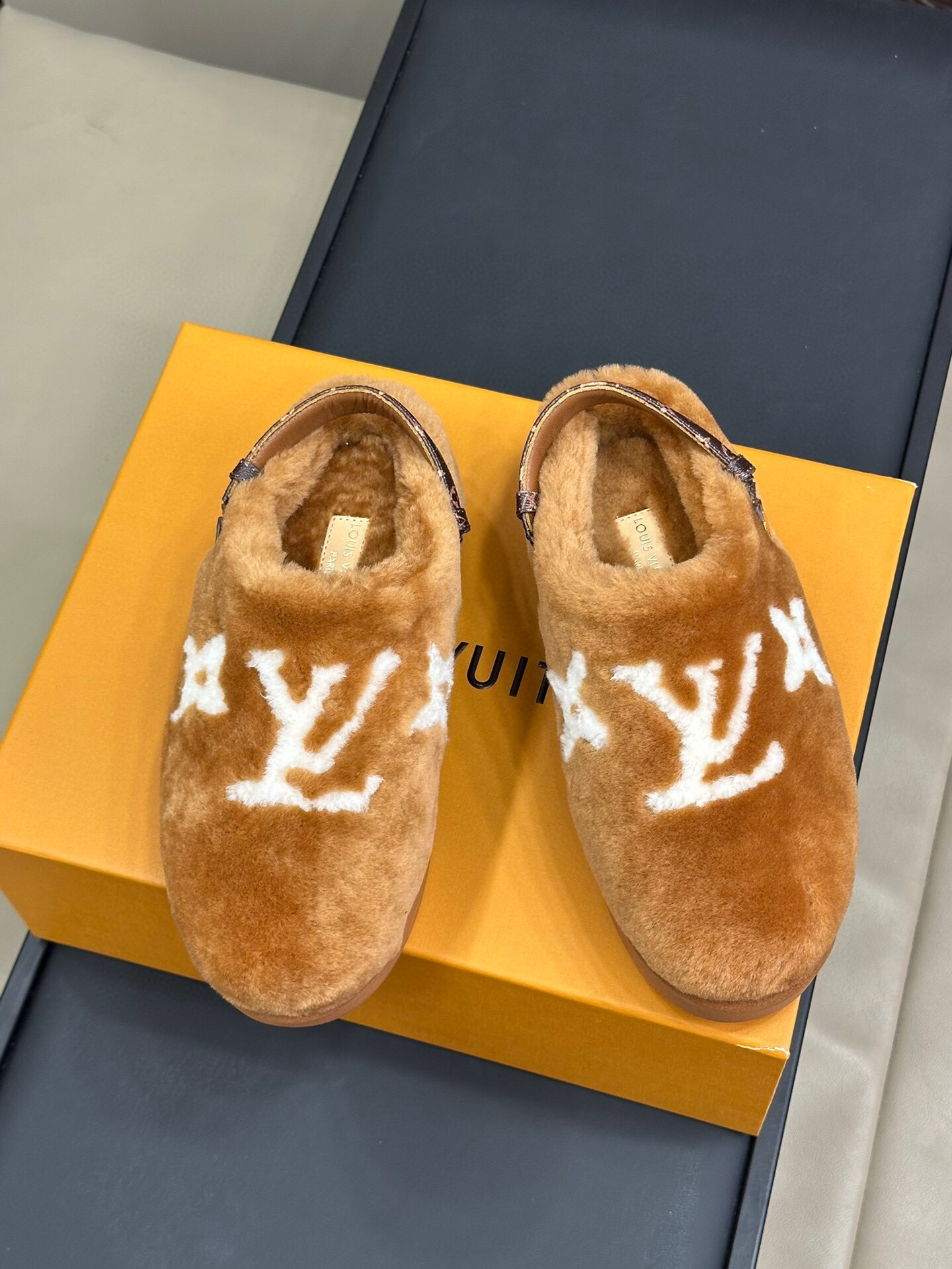 루이비통 2024 여성용 울 슬리퍼 WA4574 DN