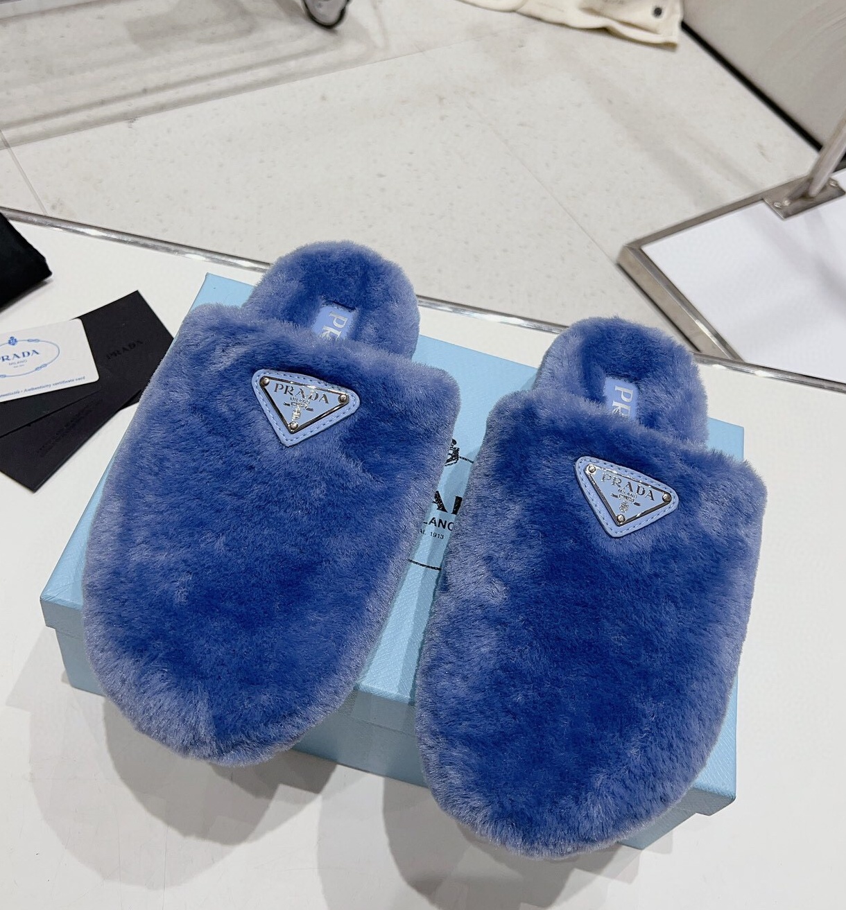 프라다 2024 여성용 울 슬리퍼 WA4591 DN