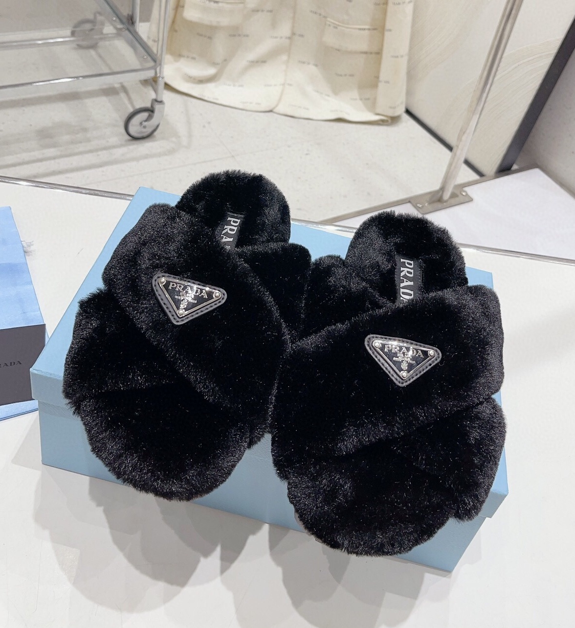 프라다 2024 여성용 울 슬리퍼 WA4595 DN