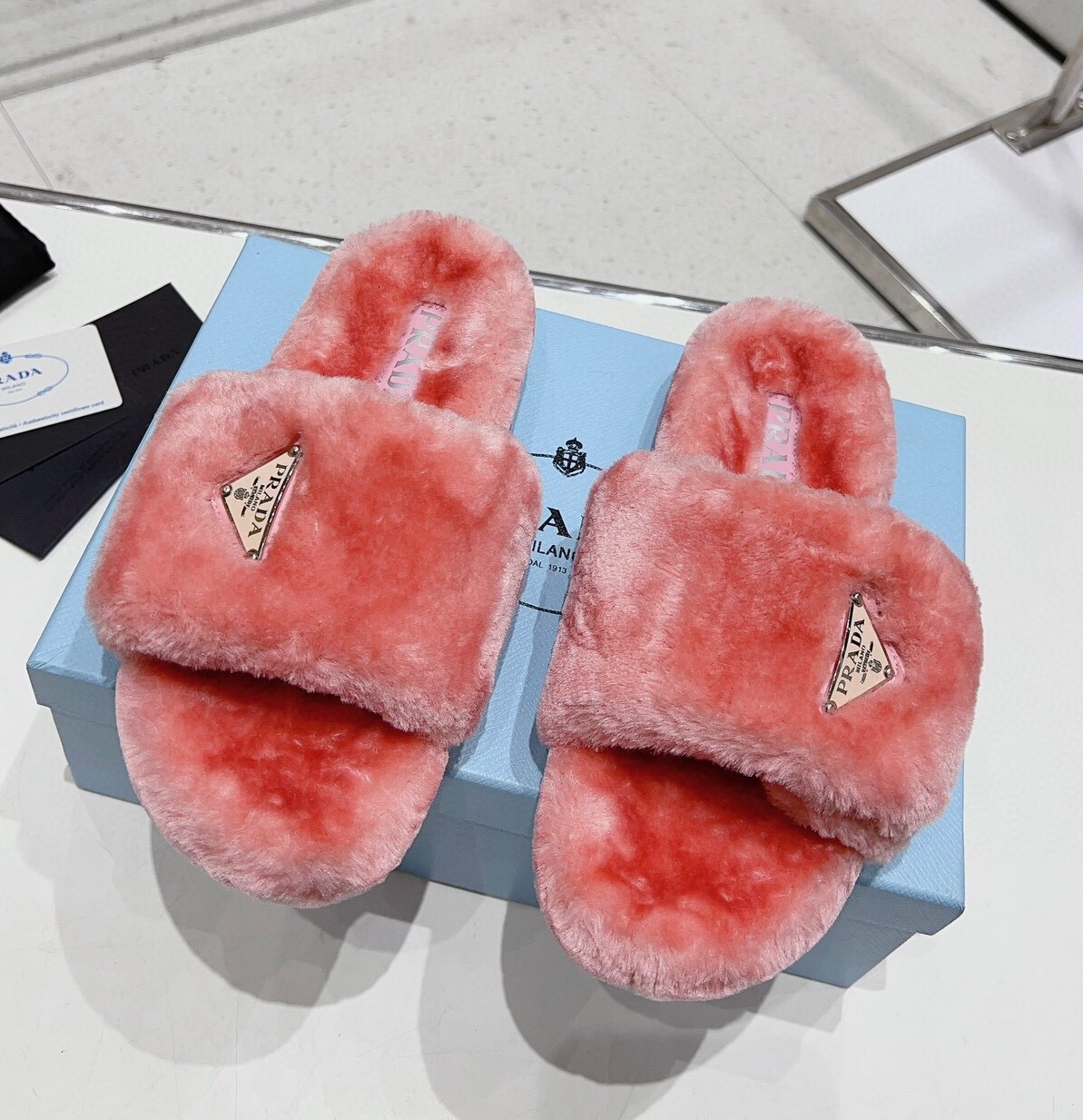 프라다 2024 여성용 울 슬리퍼 WA4602 DN
