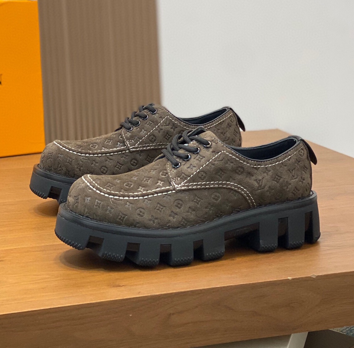 루이비통 2024 남성용 로퍼 LV681 SH-E